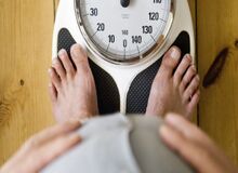 دلایل  افزایش وزن افراد در ۴۰ سالگی