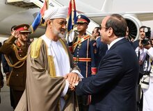 سفر سلطان عمان به مصر و وساطت میان تهران و قاهره
