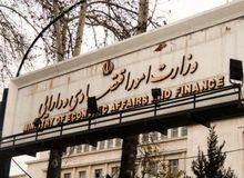 بررسی کارنامه پر ابهام وزارت اقتصاد در جنگ/ صندلی بازی در وزارت اقتصاد در شرایط جنگی/حمایت‌ها به کسب‌وکارها نرسید، وزیر به فکر صندلی بازی است/وزارتخانه ای که هیچ برنامه سیاست و ثباتی در سیاست گذاری  پولی برای شرایط جنگ ندارد 