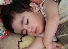 توضیحات پدر سارینا، کودکی که به خاطر سرما در منطقه زلزله‌زده کرمانشاه جان داد+ عکس