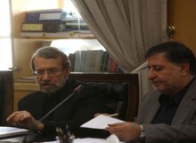 فعال سیاسی اصولگرا: لاریجانی دستورات رهبری را با جان و دل قبول می‌کند/ هیچوقت منتقد نظام نبوده و نیست