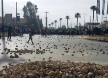 برخی افراد جاده قائمیه به کازرون را بستند
