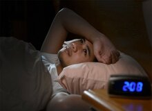 کمتر از ۶ ساعت در شب می‌خوابید؟ این خطرات در انتظار سلامت شما