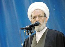 امام جمعه مشهد: مردم ایران به خاطر اعتماد ۴۵ ساله به ولی فقیه در زندگی موفق شده اند