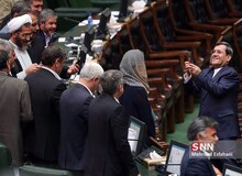 کنایه لاریجانی به معاون ظریف درباره سلفی‌گرفتن با موگرینی