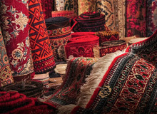 رئیس اتحادیه صنف فروشندگان فرش دستباف تهران؛کپی‌برداری هند و پاکستان از فرش ایرانی / تحریم‌ها فرش ایرانی را در انبارها حبس کرد 