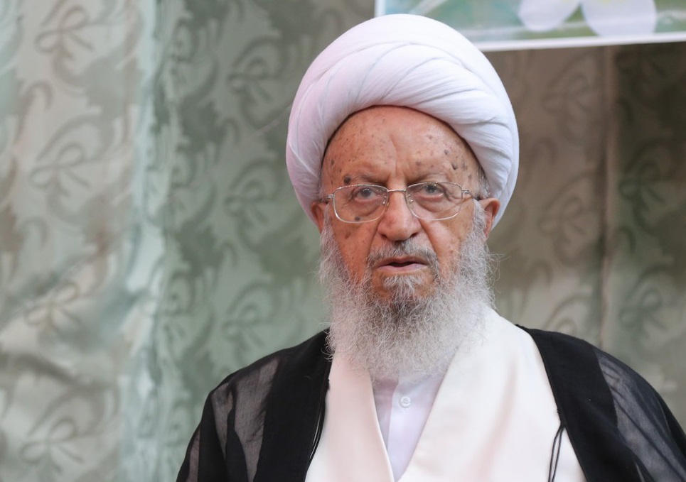 آیت‌الله مکارم: باید به وسیله حج بدبینی‌ها در روابط با عربستان را تبدیل به خوش‌بینی کرد / این مناسک به صورت غیرمستقیم سیاسی است