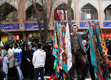 اجاره یک میز در زیرگذر چهارراه ولی‌عصر برای یک ماه ٧‌میلیون تومان، اجاره یک میز در پارک ارم برای ١٠ روز ٦‌میلیون تومان!/ وقتی شهرداری زمین و هوا را هم اجاره می دهد