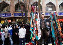 اجاره یک میز در زیرگذر چهارراه ولی‌عصر برای یک ماه ٧‌میلیون تومان، اجاره یک میز در پارک ارم برای ١٠ روز ٦‌میلیون تومان!/ وقتی شهرداری زمین و هوا را هم اجاره می دهد