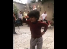 رقص زیبای کـــــاوه در پشت صحنه «سریال زیرخاکی»/ فیلـــــــــم