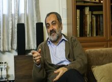 ۲۶ درصد مردم به اصولگرایی و اصلاح‌طلبی گرایش دارند/ اکثریت جامعه ما به گروه‌های سیاسی با هر عَلَم و کُتل و نشانه‌ای که دارند، گرایشی ندارند/ اصلاح‌طلب شعار‌ آزادی و اصولگرایی شعار عدالت می‌دهد، در حالی که مردم نه حسی از عدالت و نه حسی از آزادی دارند