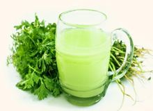 چگونه آب گشنیز به رشد مو و بهبود کیفیت آن کمک می‌کند+طرز تهیه ماسک موی آب گشنیز