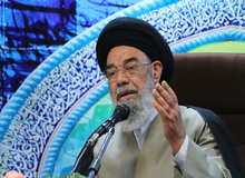 امام جمعه اصفهان: ماکارونی خب گران شده؟ آدم چیز دیگری می خورد /  اگر سر و صدا کنید، آبروی کشور را برده‌اید