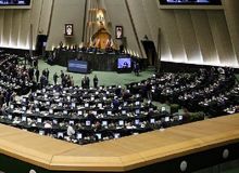 کنایه‌های ارگان مطبوعاتی نزدیک دانشگاه آزاد به طومارنویسی نمایندگان انقلابی مجلس: اگر هدف ایجاد دو قطبی سازی و چالش‌های روزمره عصبانی‌کننده است؛ همان بهتر که آویزان بماند