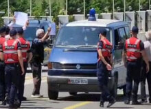 تجمع خانواده‌های منافقین برای تقدیر از آلبانی مقابل سفارت ترکیه