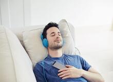 موسیقی چگونه مغز را آرام می‌کند و استرس را کاهش می‌دهد؟