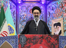 امام جمعه رشت: جریان ننگین و سیاه لیبرالیست در کشور که هنوز هم پا بر جا هستند همه چیز کشور را به سخره گرفتند