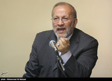 انتقاد منوچهر متکی از عدم نام بردن از موحدی کرمانی در صداوسیما/ امیدوارم سهوی و از روی اشتباه بوده باشد!