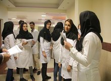 قائم مقام وزیر بهداشت: حدود ۱۶۰۰ صندلی دستیاری در سال گذشته خالی ماند/۸۰ درصد ظرفیت چهار رشته تخصصی پُر نمی‌شود