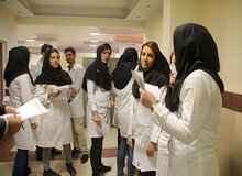 قائم مقام وزیر بهداشت: حدود ۱۶۰۰ صندلی دستیاری در سال گذشته خالی ماند/۸۰ درصد ظرفیت چهار رشته تخصصی پُر نمی‌شود