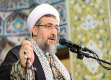 امام جمعه تبریز: قطب‌نمای برخی افراد در کشور غرب است