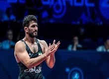 مدال طلا بر گردن حسن یزدانی