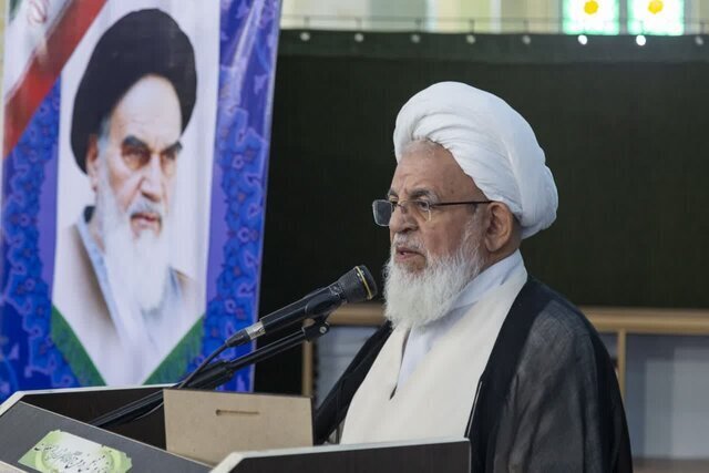  امام جمعه یزد:  مذاکره توطئه دشمن است/ تسلیم دشمن نخواهیم شد