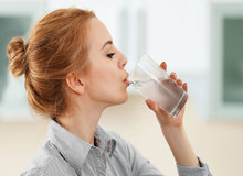 ۵ تاثیر شگفت انگیز نوشیدن آب روی مغز