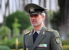 وزیر دفاع:اصلا ادعا نمی کنیم که جنگنده کوثر با هواپیماهای روز دنیا برابری می کند