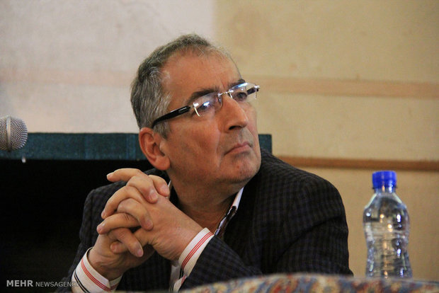 زیباکلام: امثال عارف عرضه یک نطق در مجلس را نداشتند/ ‌من معتقدم که ما تمام‌قد باید پشت روحانی بایستیم!