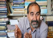 دهه هفتاد و هشتادی‌ها فرقی با دهه شصتی‌ها ندارند/ جامعه ایرانی جامعه ضدنخبه‌ای شده است/ وقتی فرهنگ نخبه‌گرایانه نیست، چرا 18 میلیون نفر نباید تتلو را بپسندند؟/ نسل جوان این جامعه نسلی آزاد و به‌اختیار نیست/ شهاب حسینی چرا باید مهاجرت کند؟

