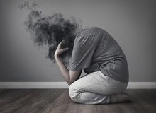 آیا غمگین بودن بدون دلیل، طبیعی است؟