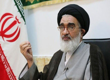 امام جمعه قم: مسئولان باید با کشف حجاب ها باید برخورد قاطع و عبرت‌آموز داشته باشند