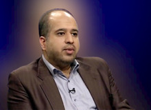 علی خضریان: چند روز پیش خودم دیدم که «مأموران ناجـــا» بر سر پدر موتورسوار جلیقه گذاشتند و به او می‌خندیدند
