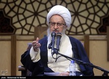 آیت‌الله مکارم‌شیرازی: در اسلام دزدی، رشوه‌خواری و بی‌حجابی ممنوع است/ «لا اکراه فی الدین» مربوط به اصول اعتقادی است/ ماشینی که به بیرون آمد دیگر جزو حریم خصوصی محسوب نمی‌شود