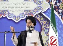 امام جمعه اهواز: بستن تنگه هرمز، اقتصاد آمریکا و اروپا را فلج می‌کند/ در صورت حماقت دشمن پایگاه‌های آمریکا را منهدم می‌کنیم