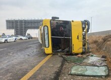 ۶ مصدوم بر اثر واژگونی اتوبوس در جاده تهران - قم
