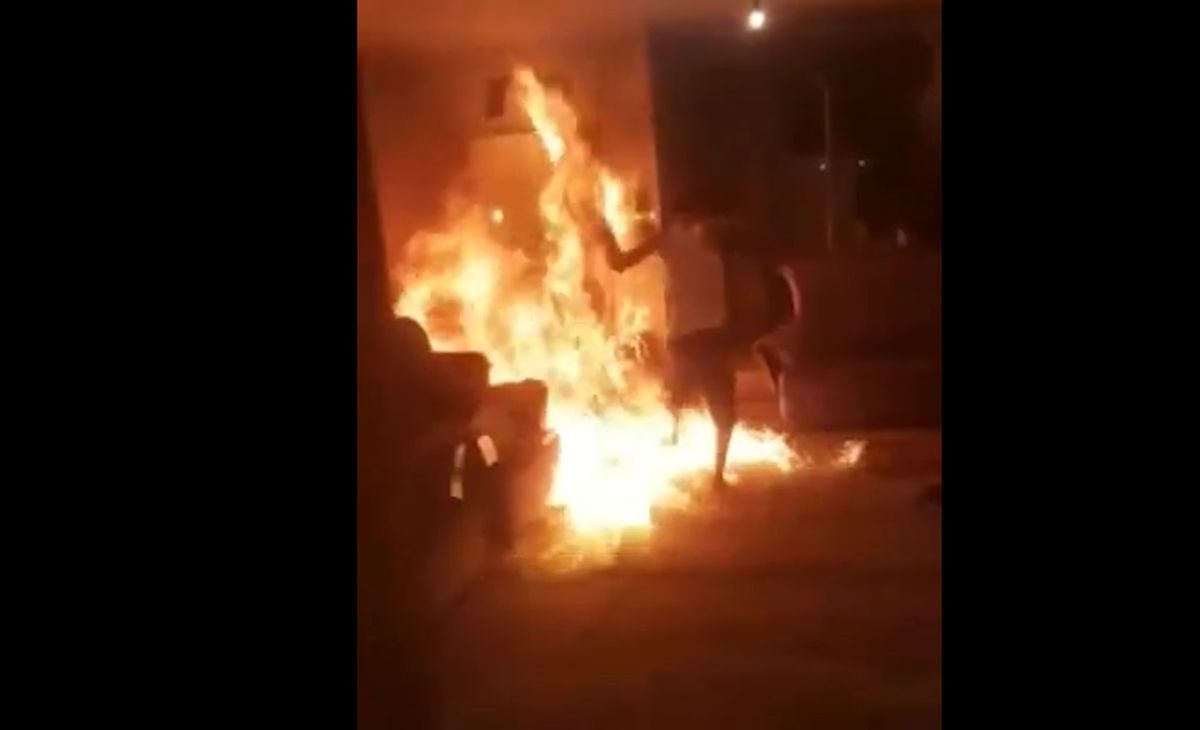 مردی در شهر صداری شیراز برادرش را آتش زد+ فیلم 