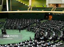 پزشکیان: آمریکا می‌خواهد قلدری کند اما ما سر خم نمی‌کنیم/ شعار مرگ بر آمریکا در صحن علنی مجلس