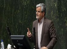 انتقاد محمود صادقی از لشگرکشی قومی در مجلس برای ابقای افشانی
