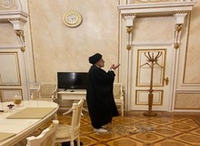  نماز حجت الاسلام ابراهیم رئیسی در کاخ کرملین+عکس