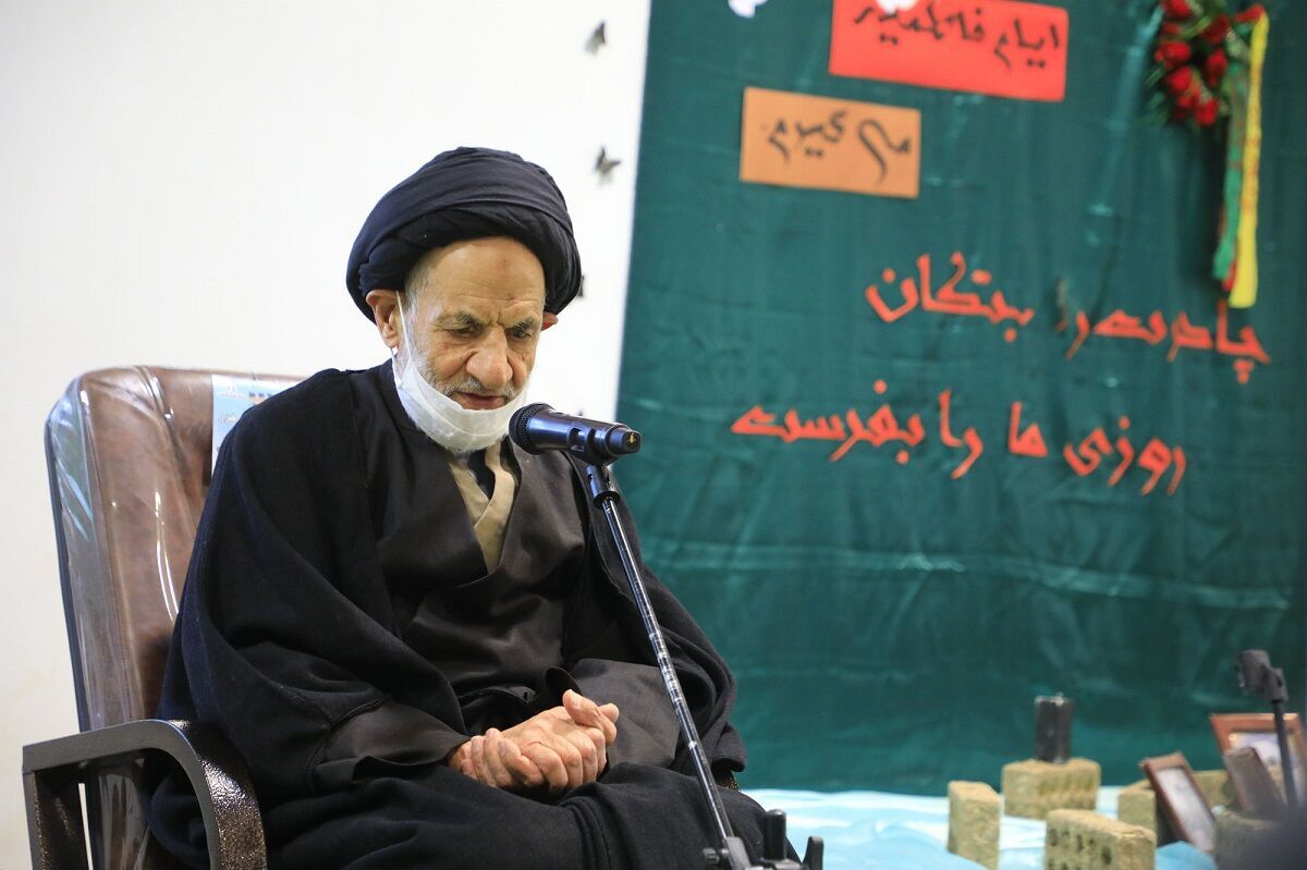 امام جمعه بیرجند: چند وقت پیش جوانی در آمریکا گفت بوی چفیه رهبری تا قلب آمریکا می‌آید؛ این یعنی انقلاب صادر شده