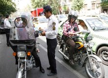 در تهران، موتورسوارهای متخلف، به جای مجازات، برای پلیس کار می‌کنند 