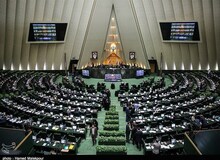 تنش در مجلس بر سر غیرعلنی شدن جلسه درباره ارز/ لاریجانی تهدید کرد/ شعار استعفا استعفا در صحن
