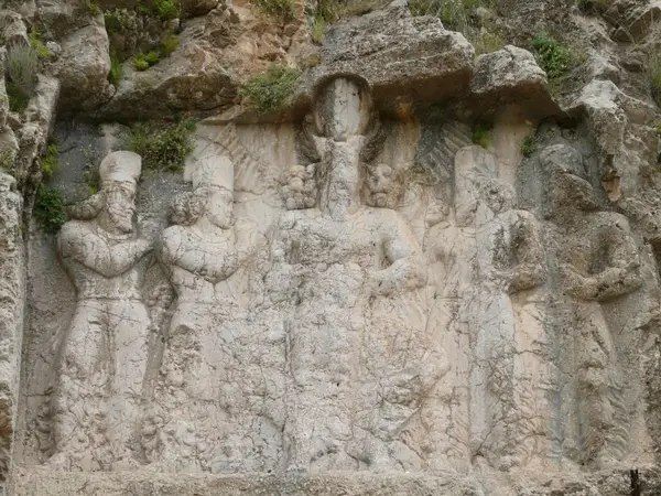 تخریب نقش نگاره بهرام دوم ساسانی با مواد منفجره+عکس 
