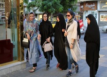 کیهان: کشف حجاب دستور صریح از آمریکا و لندن است/ سریال ها و فیلم های سینمایی بی بند وباری را ترویج می کنند