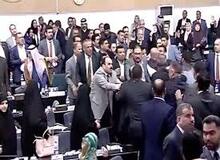 جلسه پارلمان عراق با درگیری فیزیکی آغاز شد

