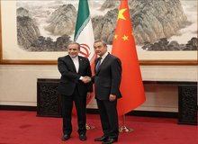 وزیر خارجه چین: جنگ آمریکا و اسرائیل علیه ایران نامشروع است/ عراقچی:فقط یک توافق عادلانه را می‌پذیریم 