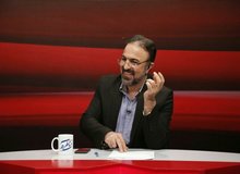 واکنش مجری مناظره به شوخی فضای مجازی با سوالاتش
