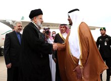رئیسی با چفیه فلسطینی وارد ریاض شد+ تصاویر